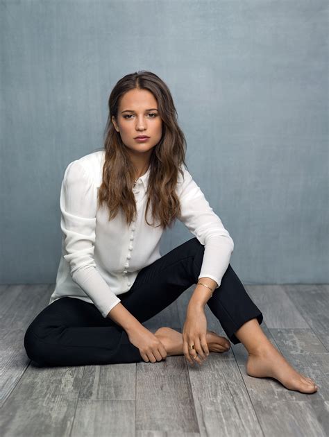 alicia vikander piedi|Alicia Vikander Body Measurements Height Weight。